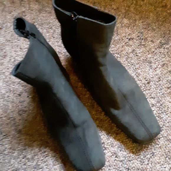 Heels - Picture 1 of 1